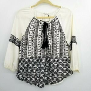 Anthropologie Akemi + Kin Embroidered Boho Blouse